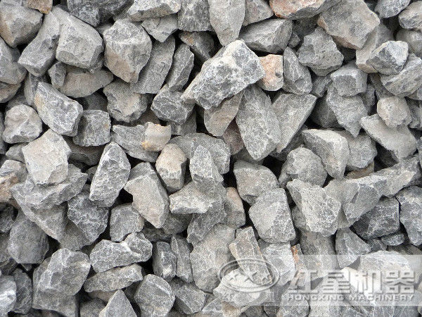 粉碎石灰石建議使用的大型礦石破碎機(jī)是鱷嘴式的，還是錘式的？