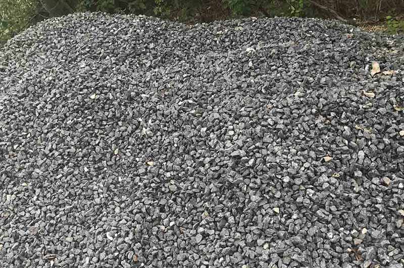 鋪路、修路用的瓜子石破碎機(jī)多少錢一套
